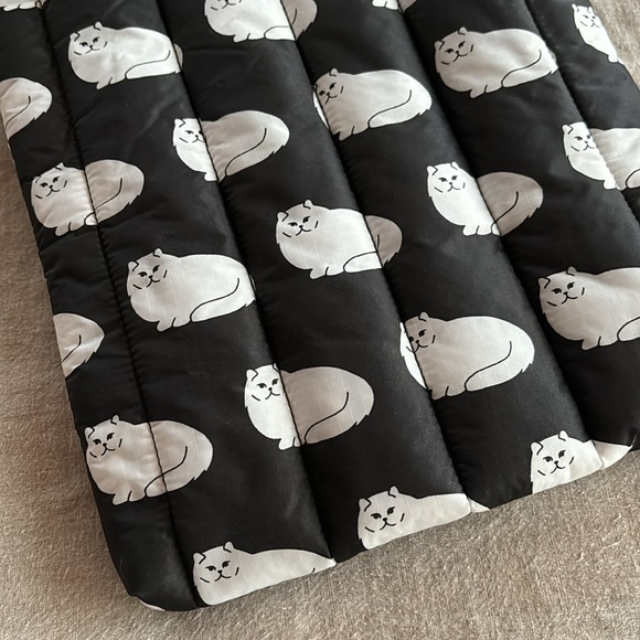 BAGGU Cat Print Puffy Laptop Sleeve NWOT - Picture 2 of 9